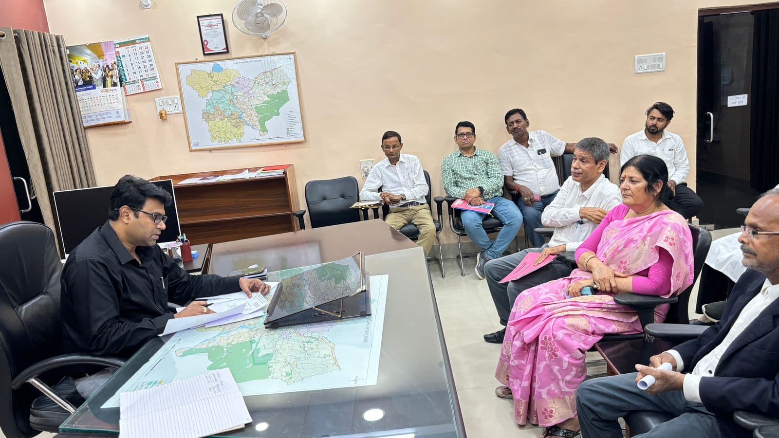 सभी लंबित मामलों में नियमानुसार शीघ्र कार्रवाई सुनिश्चित की जाय: डीएम