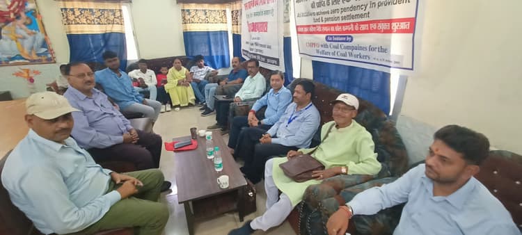 पेंशन अदालत में 12 मामलों का हुआ निष्पादन