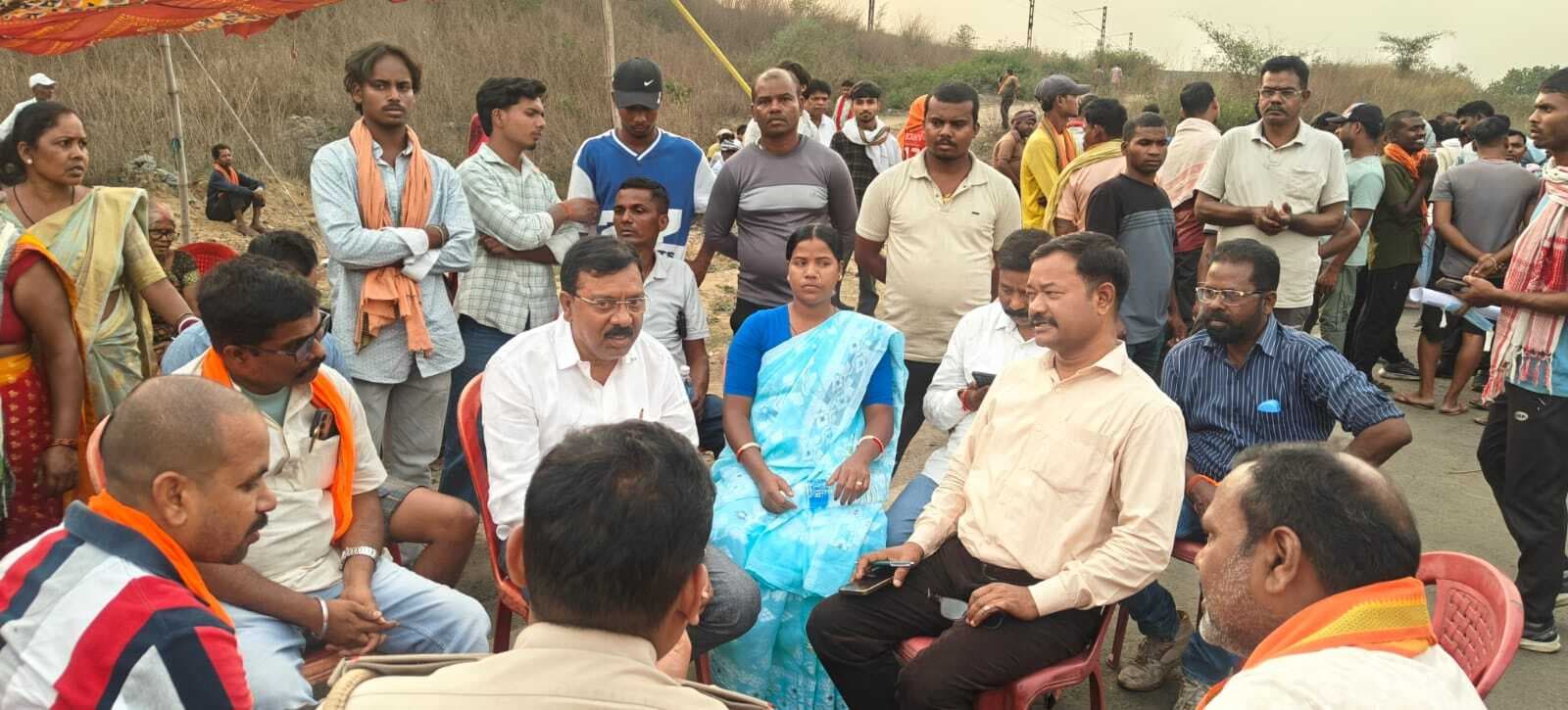 आश्रितों को मिला मुआवजा, 33 घंटे बाद खुला पिपरवार-टंडवा मार्ग