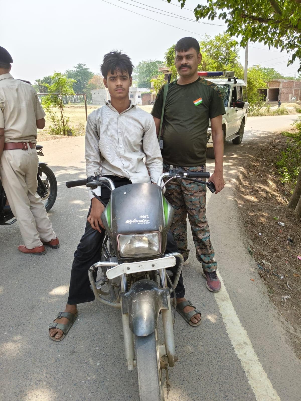 चोरी की बाइक के साथ युवक गिरफ्तार, कई धाराओं में केस दर्ज