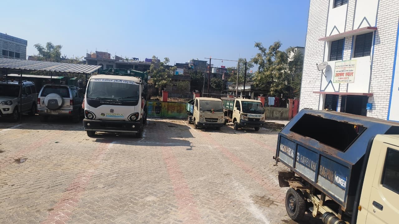 बिना रजिस्ट्रेशन फर्राटा भर रही नप की गाड़ियां, परिवहन विभाग को लग रहा राजस्व का चुना