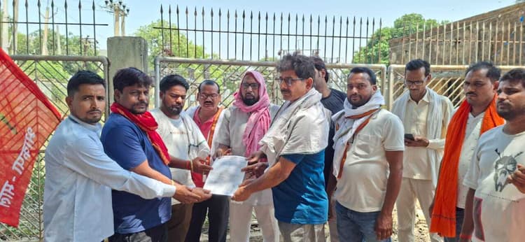 Giridih News :लचर बिजली व्यवस्था के खिलाफ भाकपा माले का प्रदर्शन