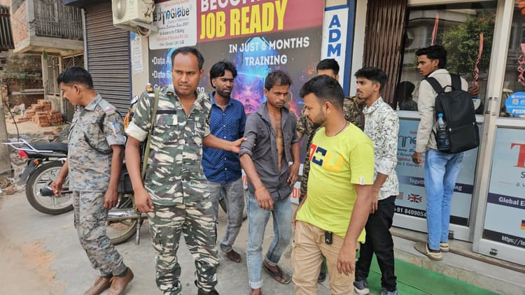 Giridih News :मोबाइल चोरी के आरोप में युवक की पिटाई