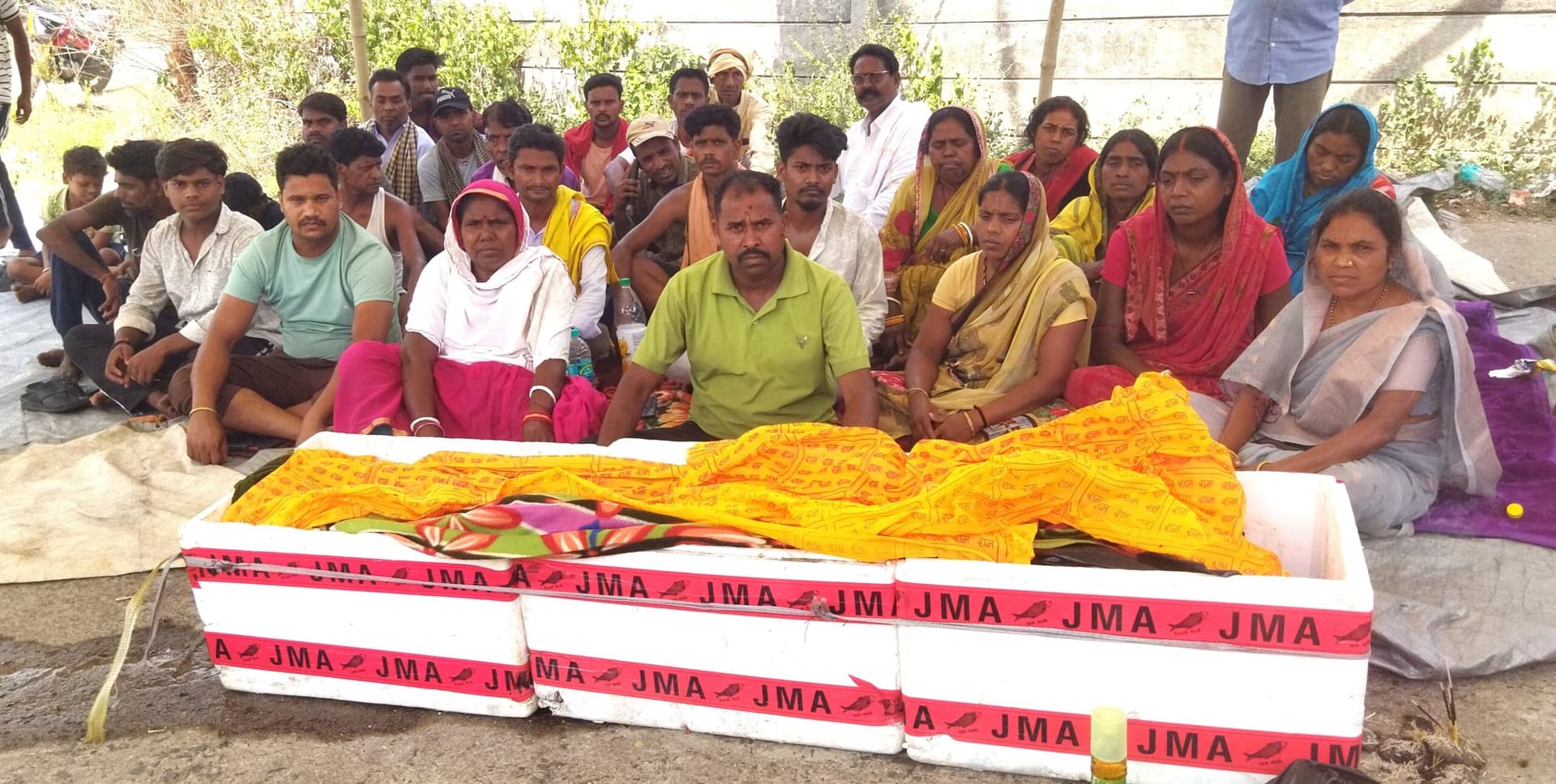 Bokaro News : संविदा पर नियोजन व तीन लाख रुपया मुआवजा के समझौते के बाद उठा शव