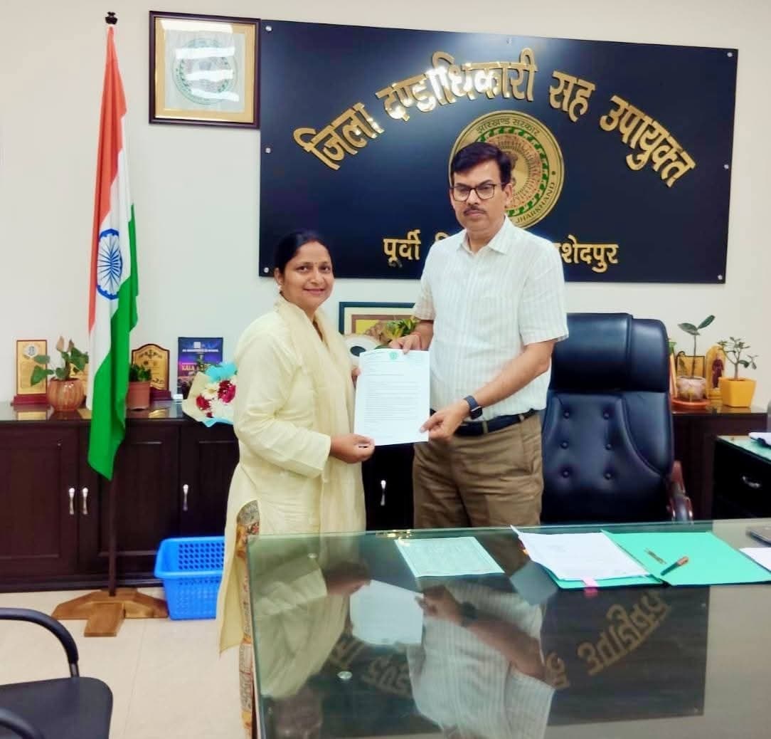 Jamshedpur News : जिप सदस्य ने उपायुक्त से की मुलाकात, बागबेड़ा की समस्याओं से कराया अवगत