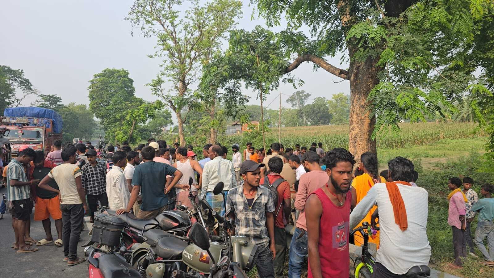 कटिहार,नहर पुल के पास सड़क किनारे मिला 25 वर्षीय महिला का शव, इलाके में मचा हड़कंप