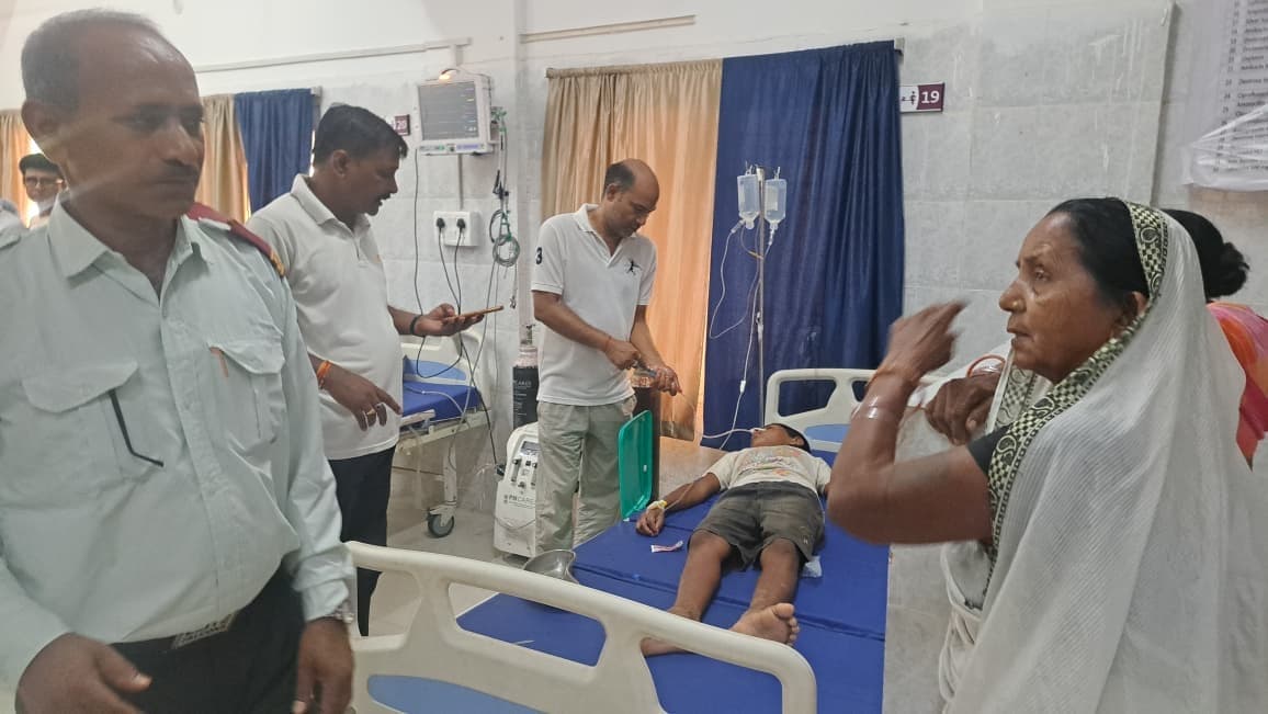 MUNGER. सल्फास खाने से 10 वर्षीय किशोर की हालत बिगड़ी, भर्ती
