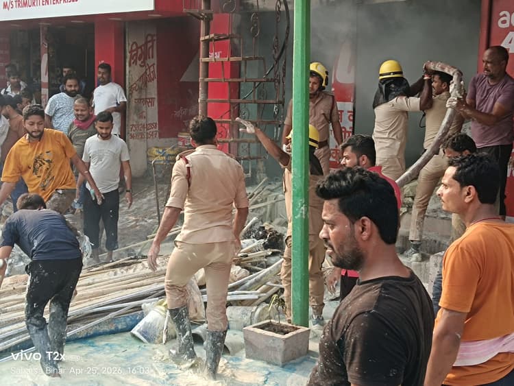 शार्ट सर्किट से लगी आग, लाखों का सामान खाक