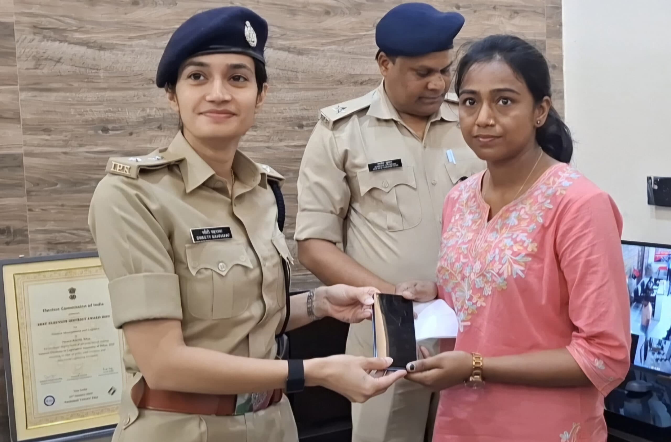 पूर्णिया में ‘ऑपरेशन मुस्कान’ से 90 लोगों को लौटाये लाखों के मोबाइल