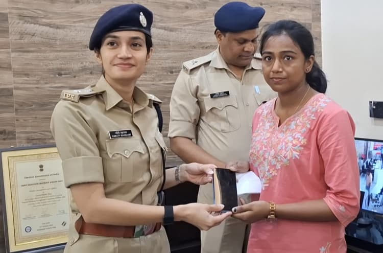 पूर्णिया में ‘ऑपरेशन मुस्कान’ से 90 लोगों को लौटाये लाखों के मोबाइल