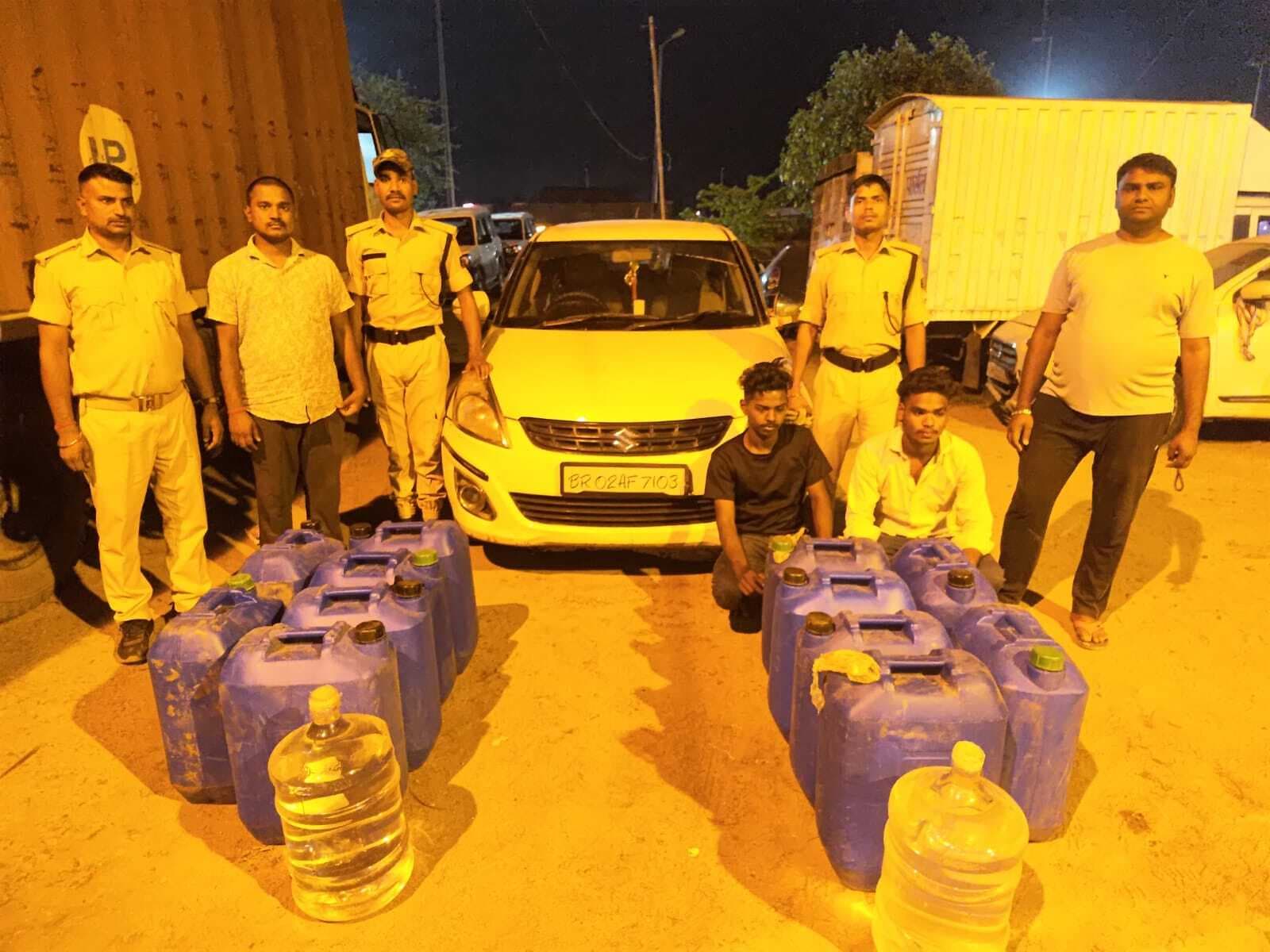 डिजायर कार से 460 लीटर स्पिरिट जब्त, दो गिरफ्तार