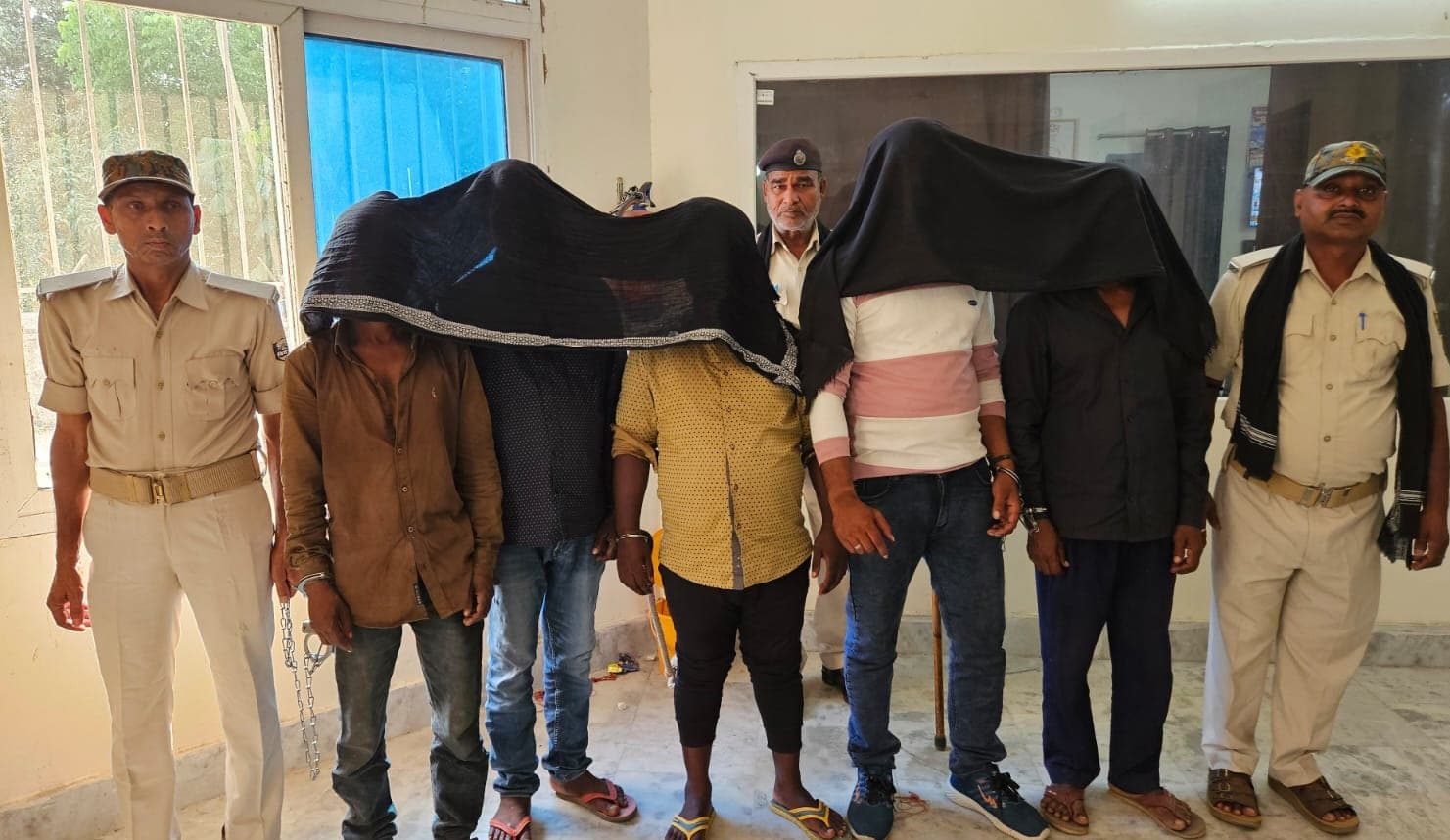 श्रीनगर में हंगामा करते पांच शराबी गिरफ्तार