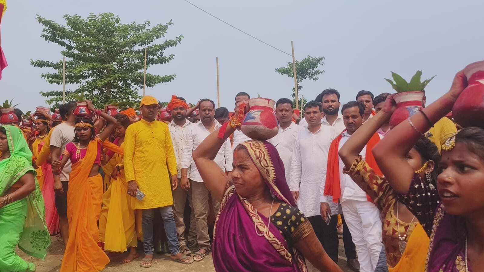 अष्टयाम को लेकर निकली कलशयात्रा