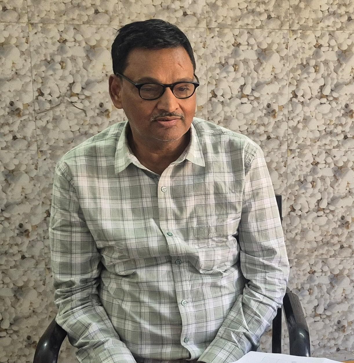 उपभोक्ताओं से अतिरिक्त शुल्क वसूली के विरुद्ध होगी कार्रवाई