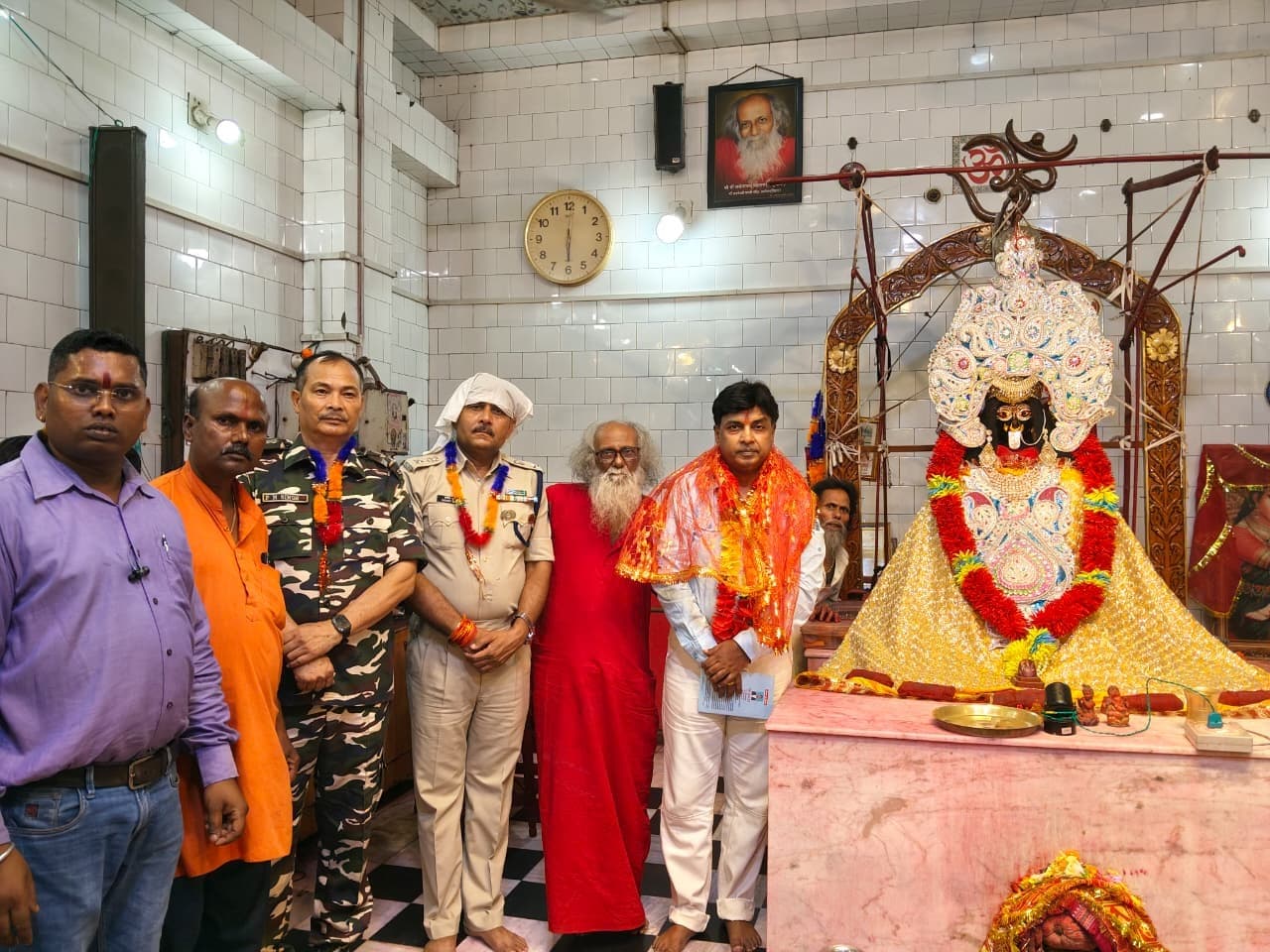 डीआइजी ने की मां खडगेश्वरी काली की पूजा