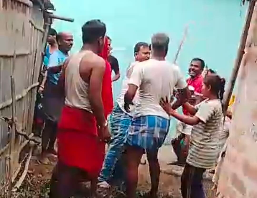 नाले के पानी के विवाद में दो पक्षों में मारपीट, दंपती घायल