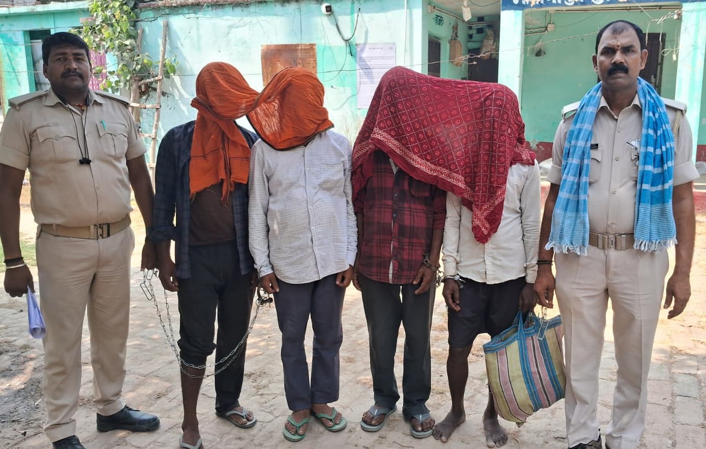 नशे में हंगामा कर रहे चार शराबी को पकड़ा