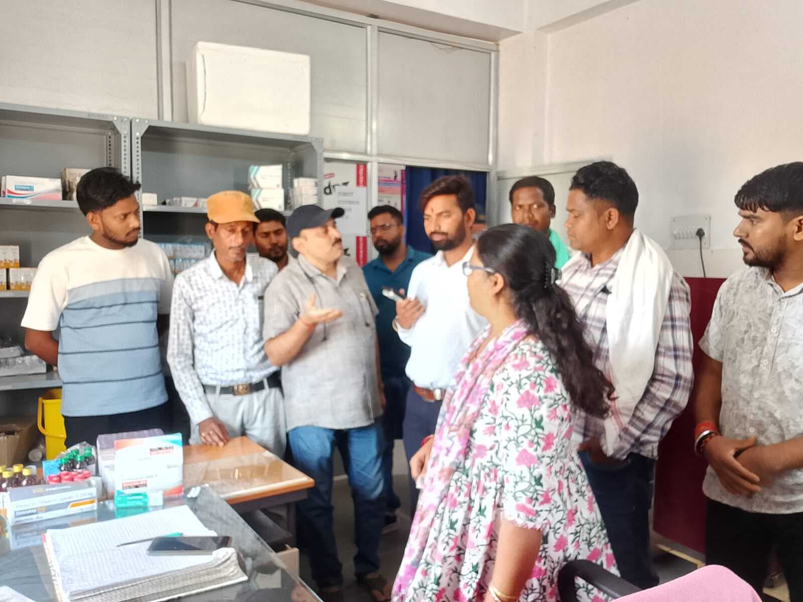सांसद प्रतिनिधि ने किया सीएचसी का निरीक्षण