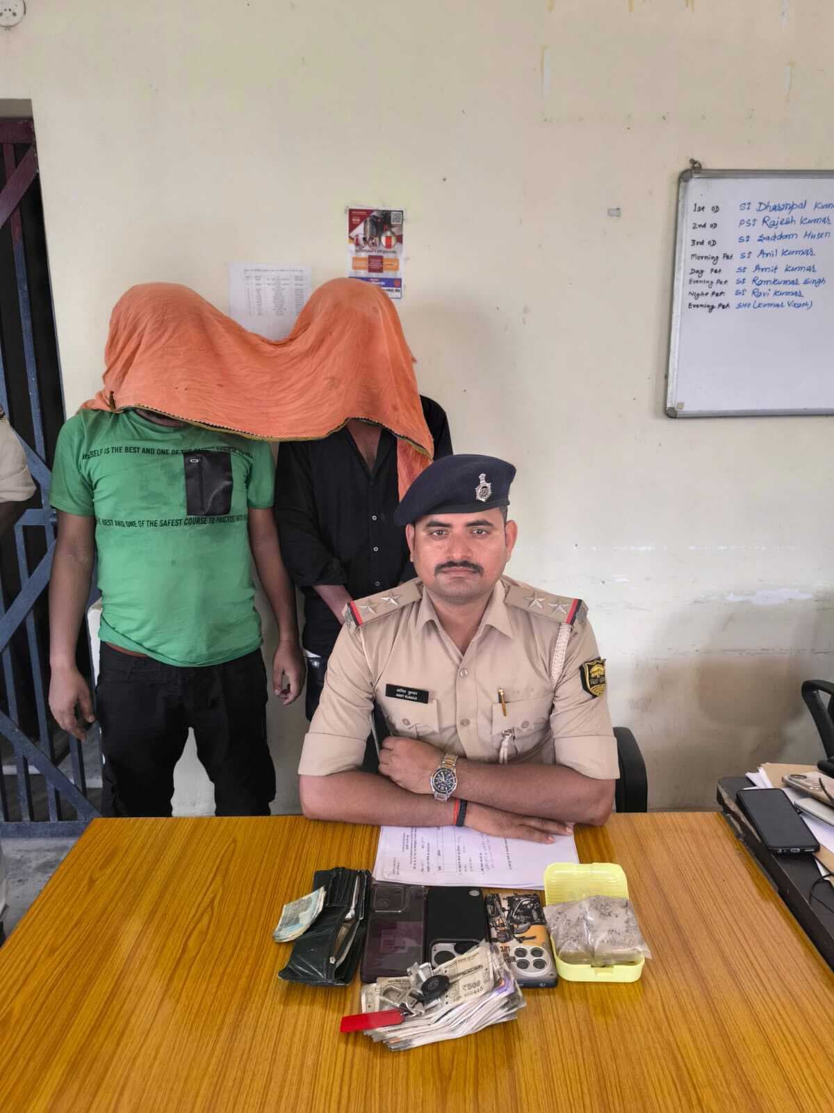 दो तस्कर 103 ग्राम स्मैक के साथ गिरफ्तार, 43500 रुपया बरामद