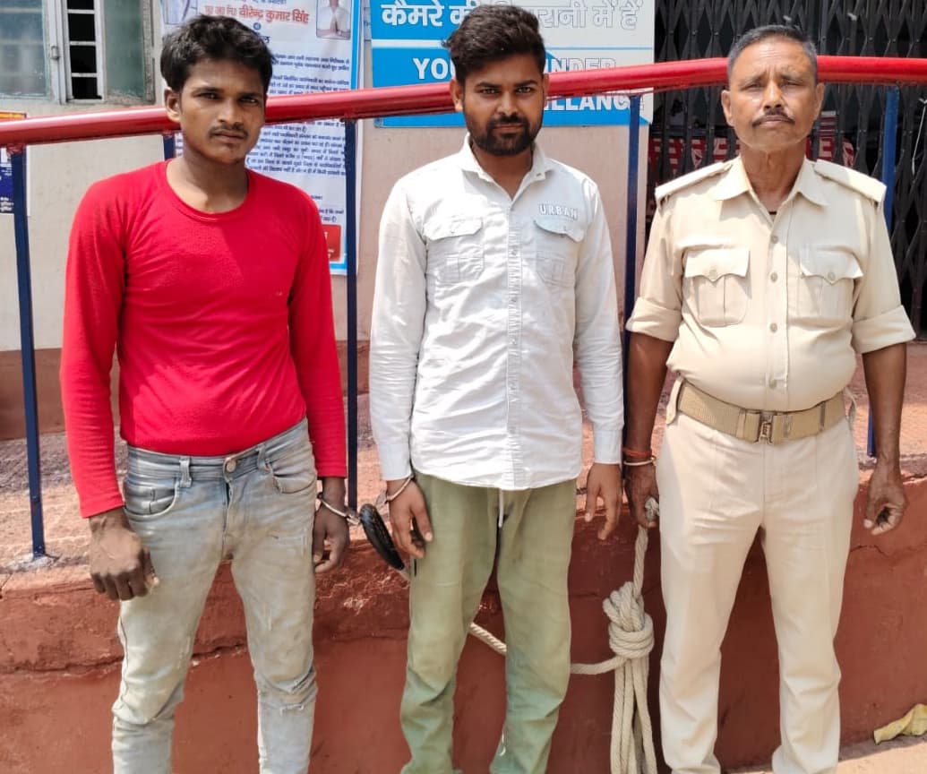 छेड़खानी का आरोपित व चार शराबी गिरफ्तार