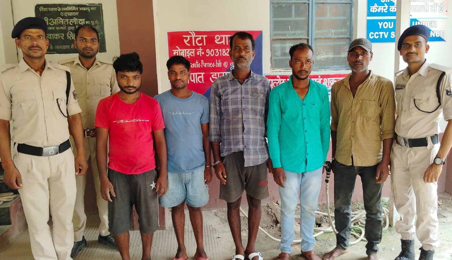 शराब पीकर हंगामा करते पांच व्यक्ति को पकड़ा