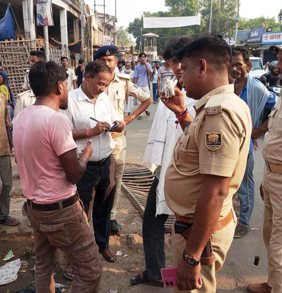 अतिक्रमण के खिलाफ अभियान में 21 दुकानदारों से वसूले नौ हजार जुर्माना