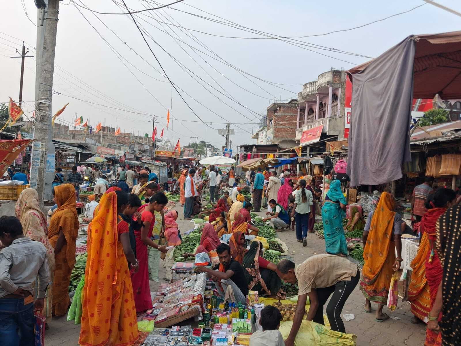 प्रमुख व्यवसायिक बाजार में नहीं है सार्वजनिक शौचालय