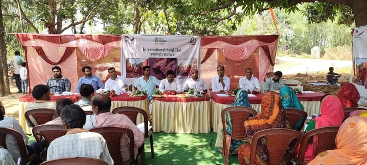किसान गोष्ठी में देशी बीज संरक्षण पर जोर
