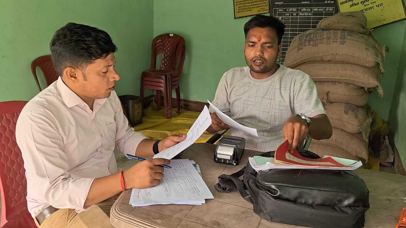 पैक्स व डीलर के पंजी का किया निरीक्षण