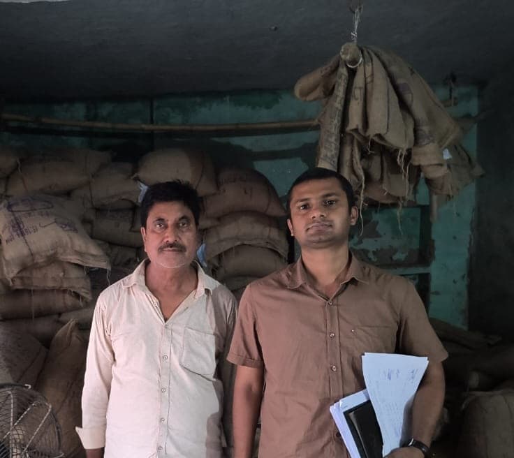 बीपीआरओ ने पीडीएस दुकानों का किया जांच