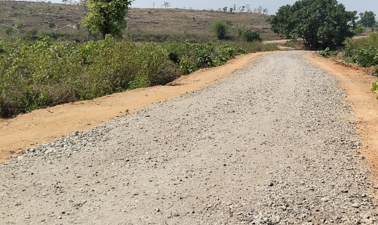 अधूरे निर्माण से लोगों की बढ़ी परेशानी