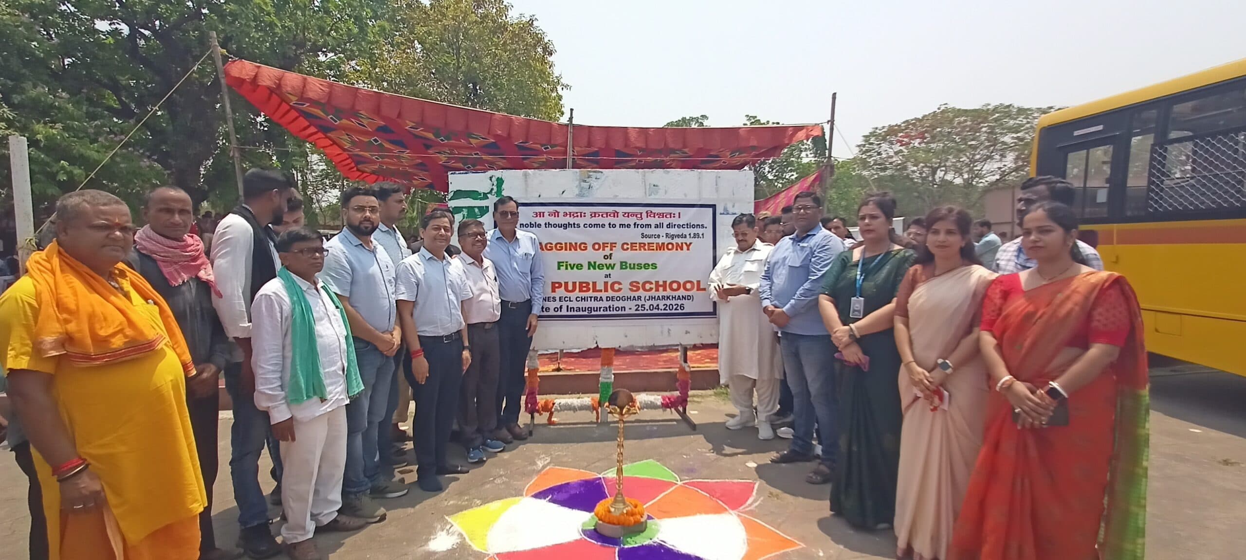 लंबे इंतजार के बाद चितरा डीएवी को मिली पांच नयी बसें