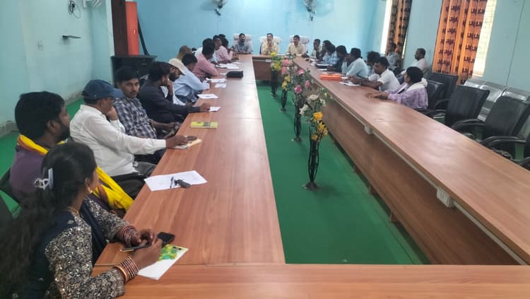 खराब चापानलों व जलमीनारों को जल्द दुरुस्त करायें : बीडीओ