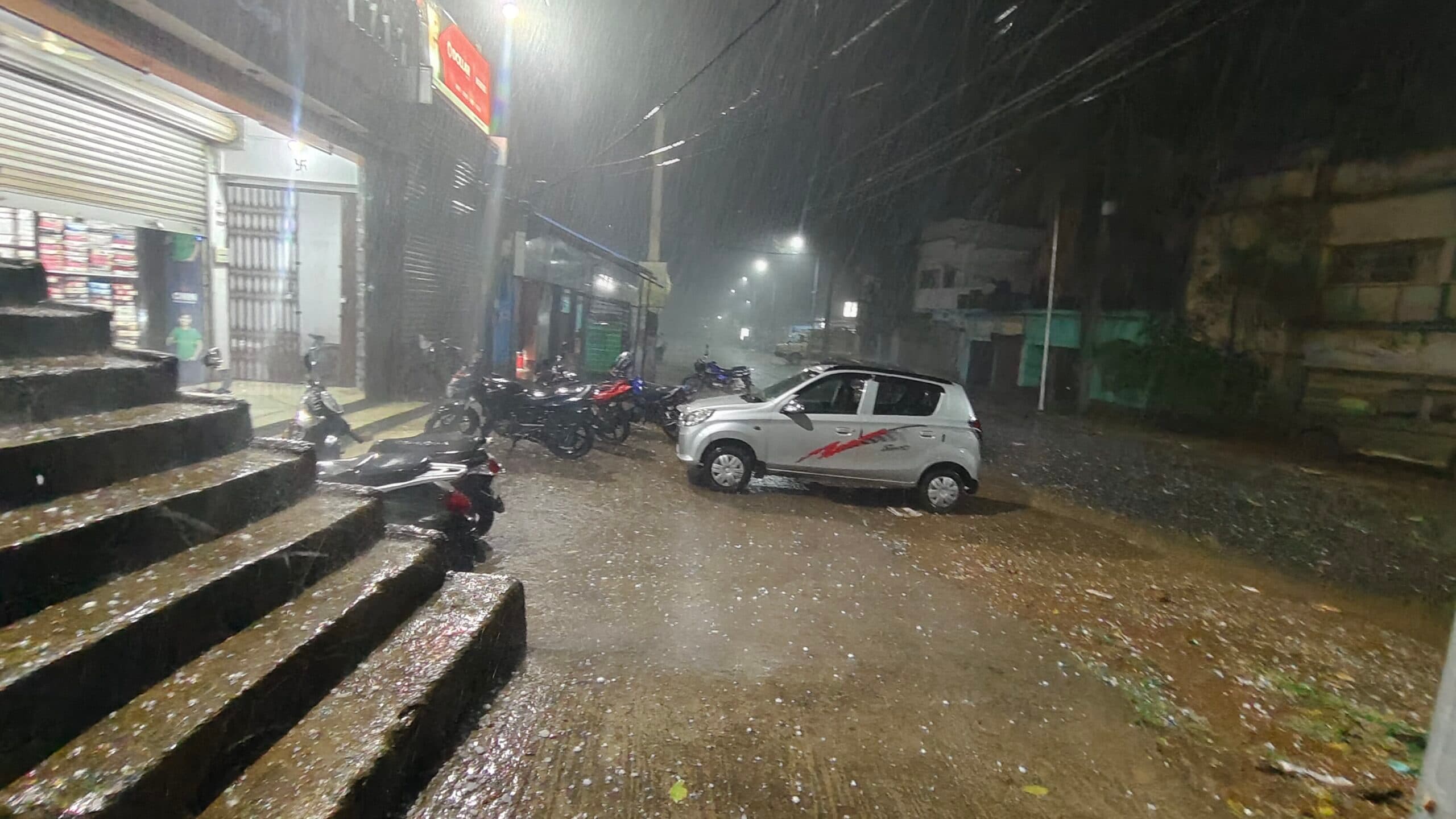 पालोजोरी में झमाझम बारिश ने तापमान में आयी गिरावट, मौसम हुआ सुहावना