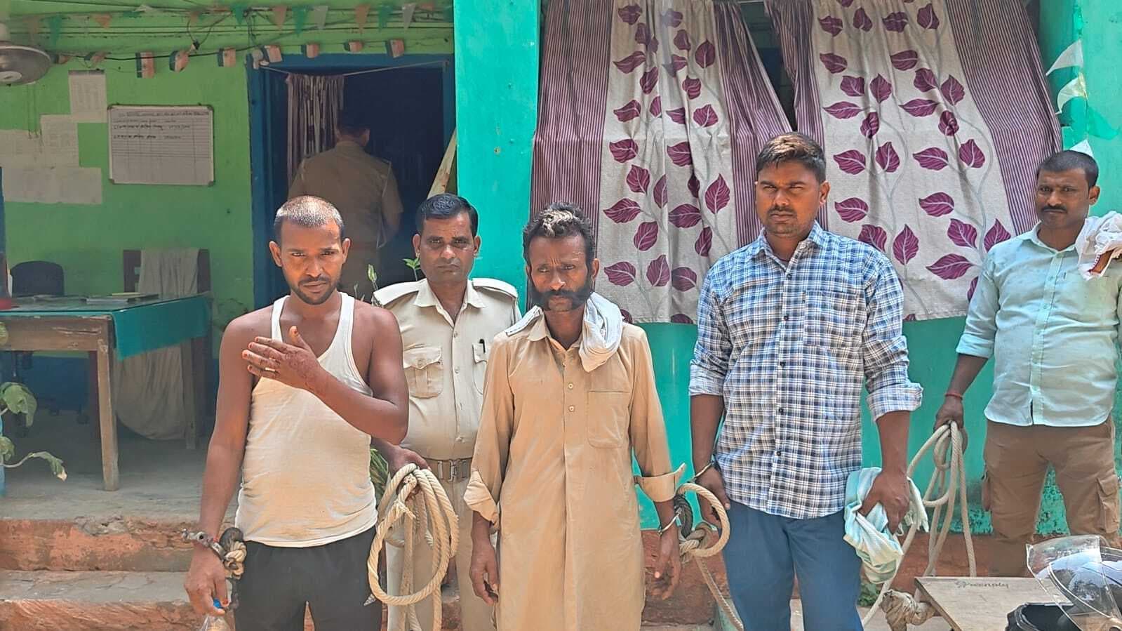 शराब के साथ एक तस्कर सहित तीन शराबी गिरफ्तार