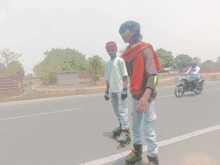 Giridih News :स्केटिंग से देश के प्रमुख मंदिरों के दर्शन करेंगे तिसरी के दो युवा