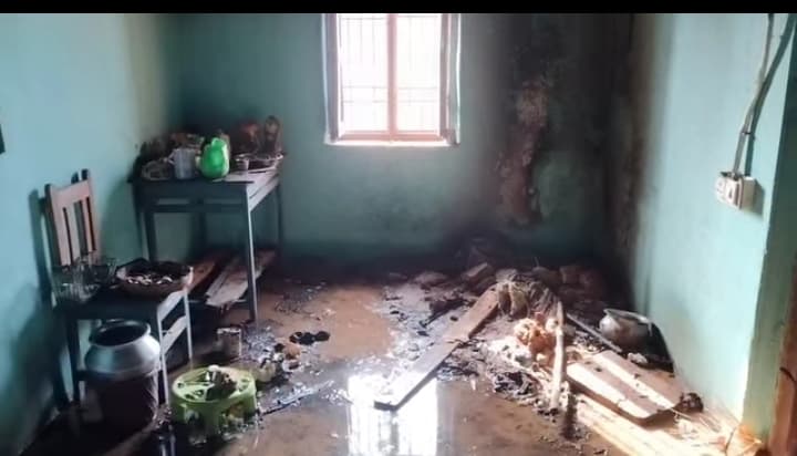 Giridih News :गैस लीक करने से घर में लगी आग, दंपती झुलसे