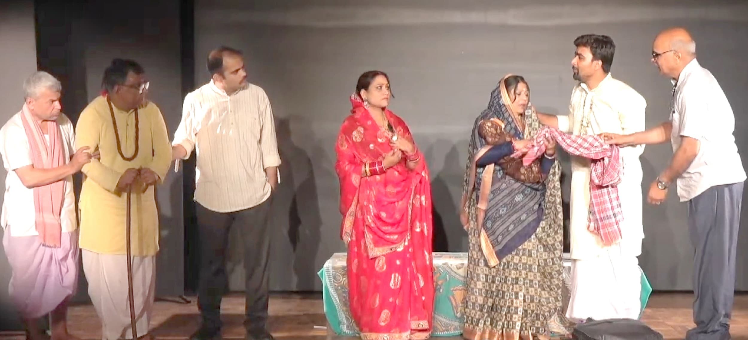 Bokaro News : बोकारो के रंगकर्मियों ने दिल्ली में किया नाटक का मंचन