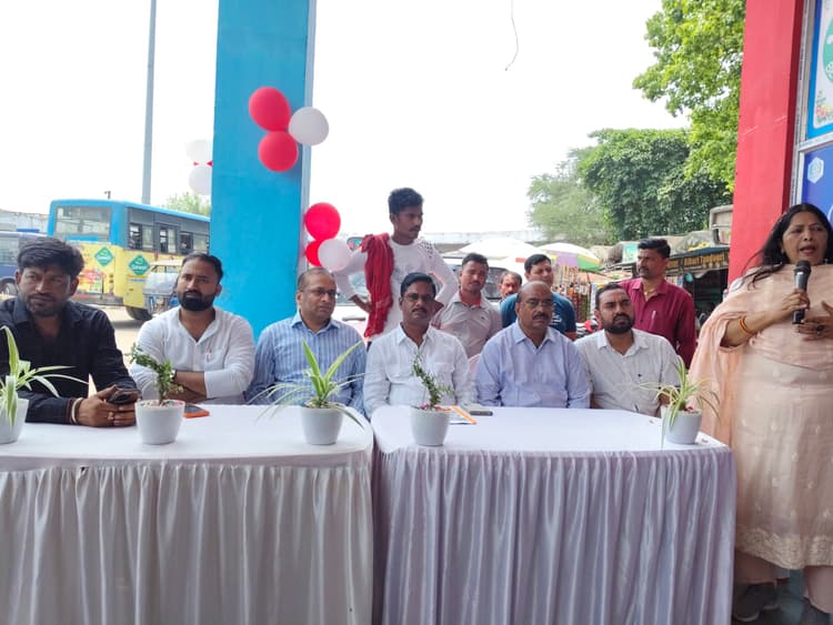 बस पड़ाव में बेबी केयर रूम का नप अध्यक्ष ने किया उदघाटन