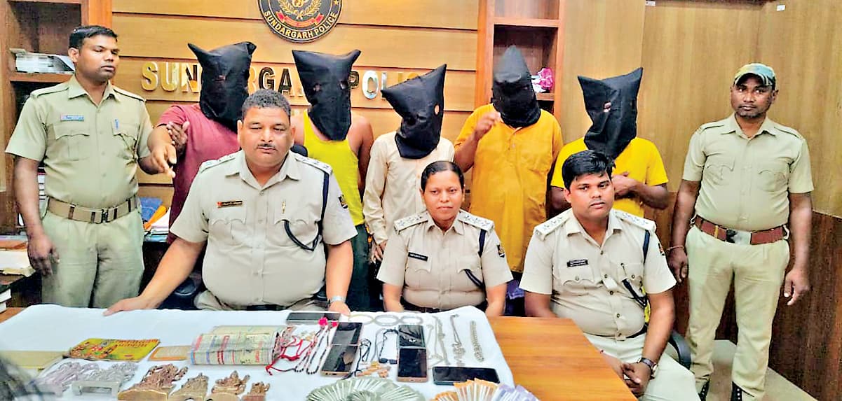Sundargarh News: साधु का वेश बनाकर लोगों से करते थे ठगी, पांच गिरफ्तार