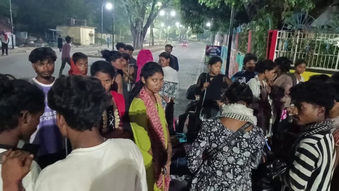 Chaibasa News : मजदूर बोले-आलिया मिल्स में जानवरों जैसा व्यवहार किया गया