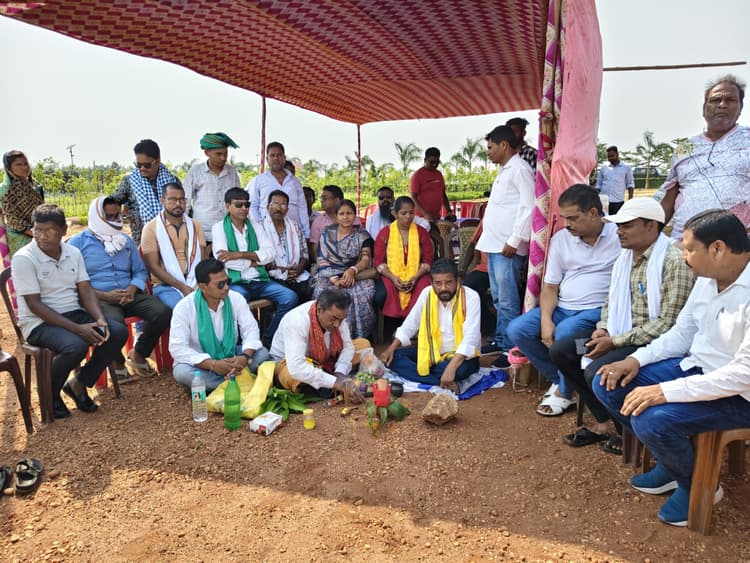 East Singhbhum News : पर्यटन के मानचित्र पर चमकेगा चाकुलिया पर्यटकों को मिलेगी वर्ल्ड क्लास सुविधा