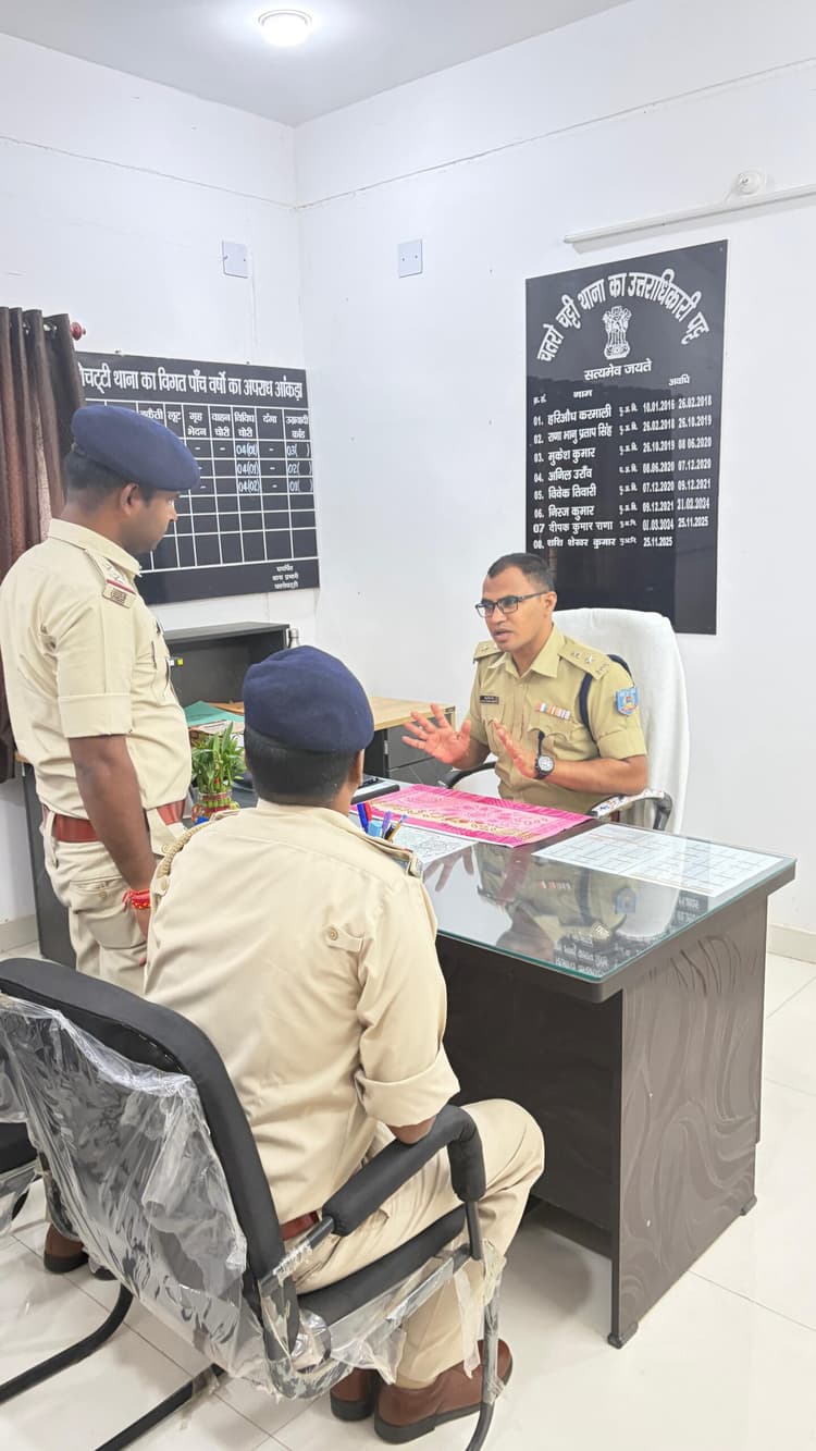 Bokaro News : एसपी ने किया चतरोचट्टी थाना का निरीक्षण