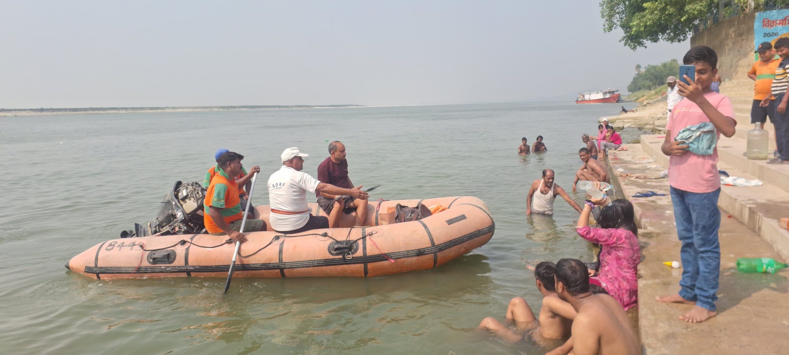 Munger. लापता की तलाश में जुटी एसडीआरएफ की टीम