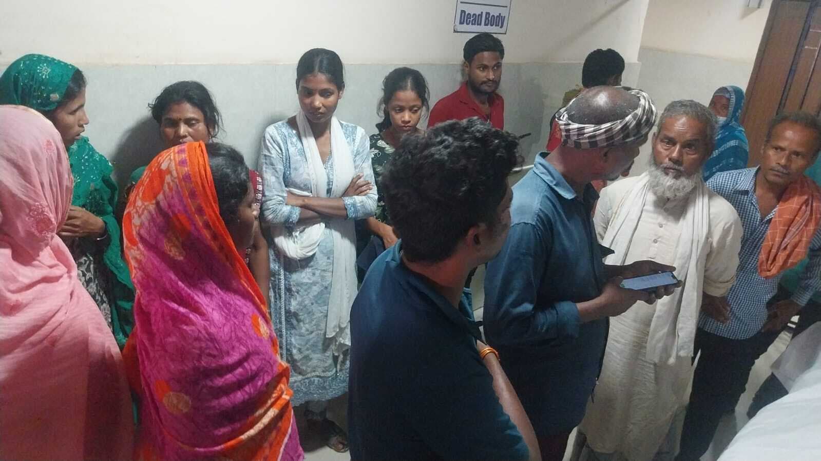 Araria. बारात से लौट रही डीजे गाड़ी पलटी, एक युवक की मौत, पांच घायल