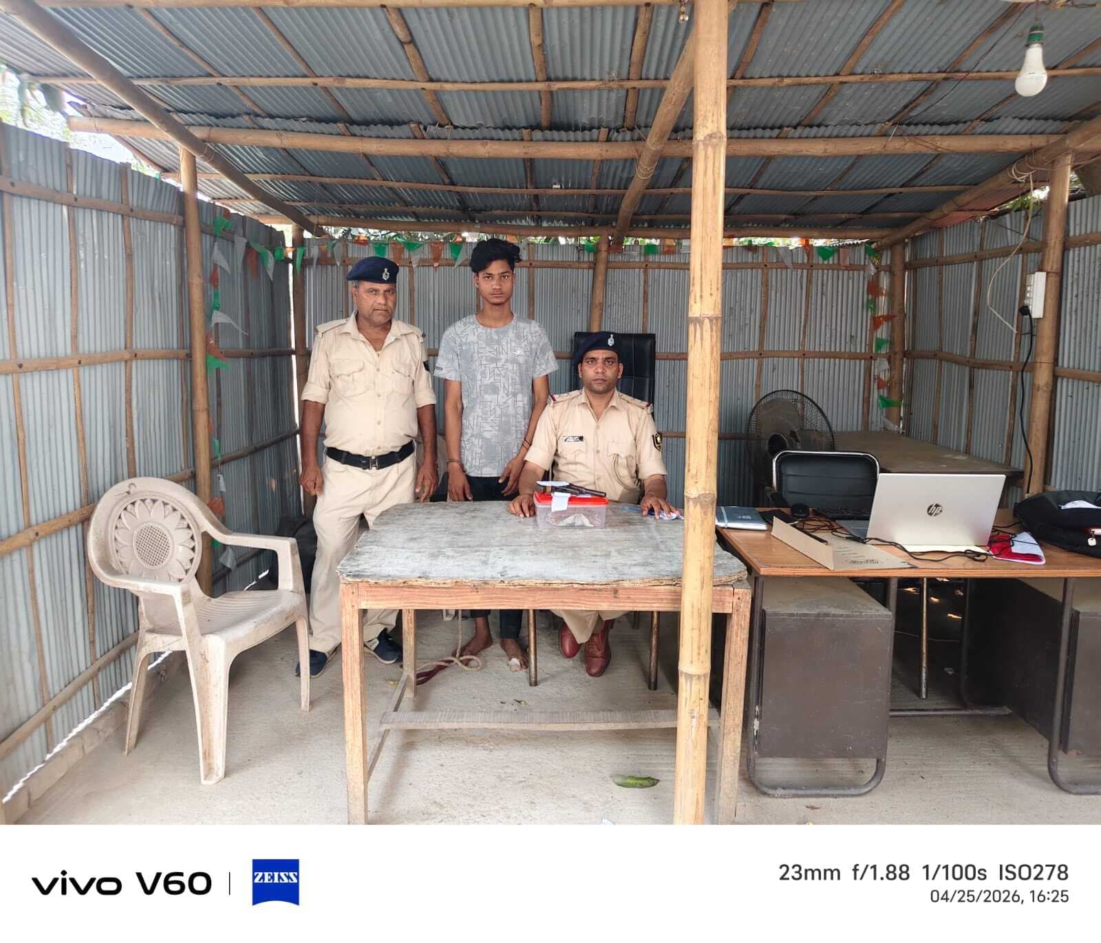 Katihar. शादी समारोह में देसी कट्टा लहरा रहे अभियुक्त को पुलिस ने किया गिरफ्तार