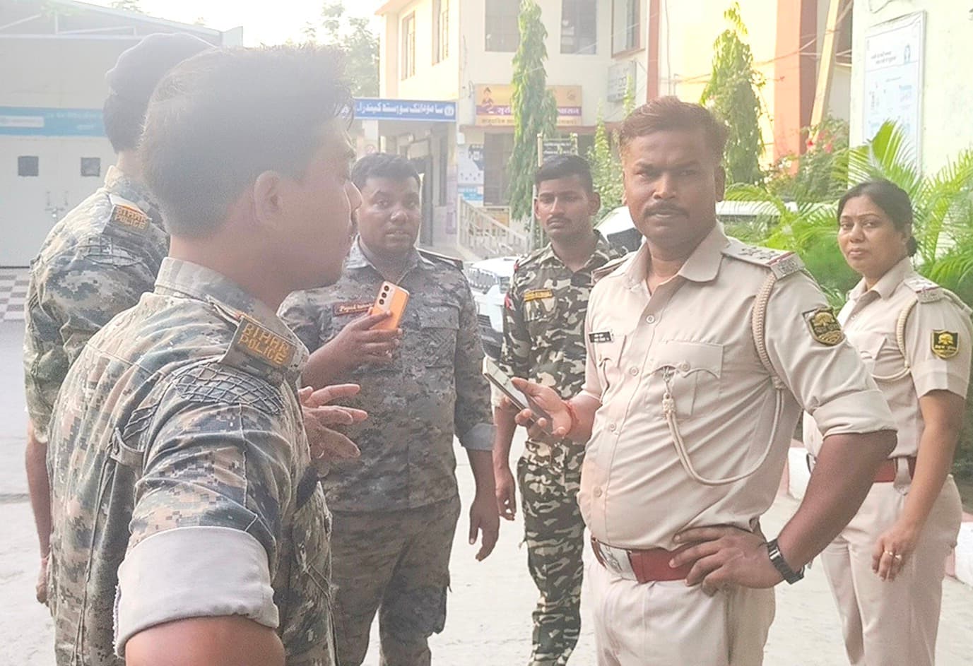 अनियंत्रित वाहन ने बाइक सवारों को रौंदा, पिता के सामने बेटे की हुई मौत