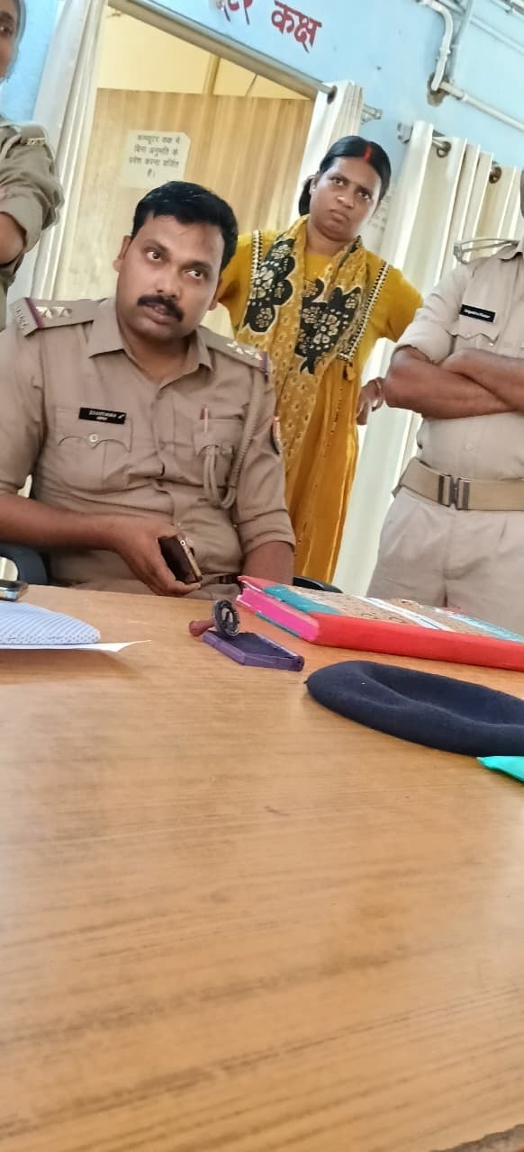 16 लाख की चोरी मामले में पहुंची प्रयागराज पुलिस, एक को पकड़ा