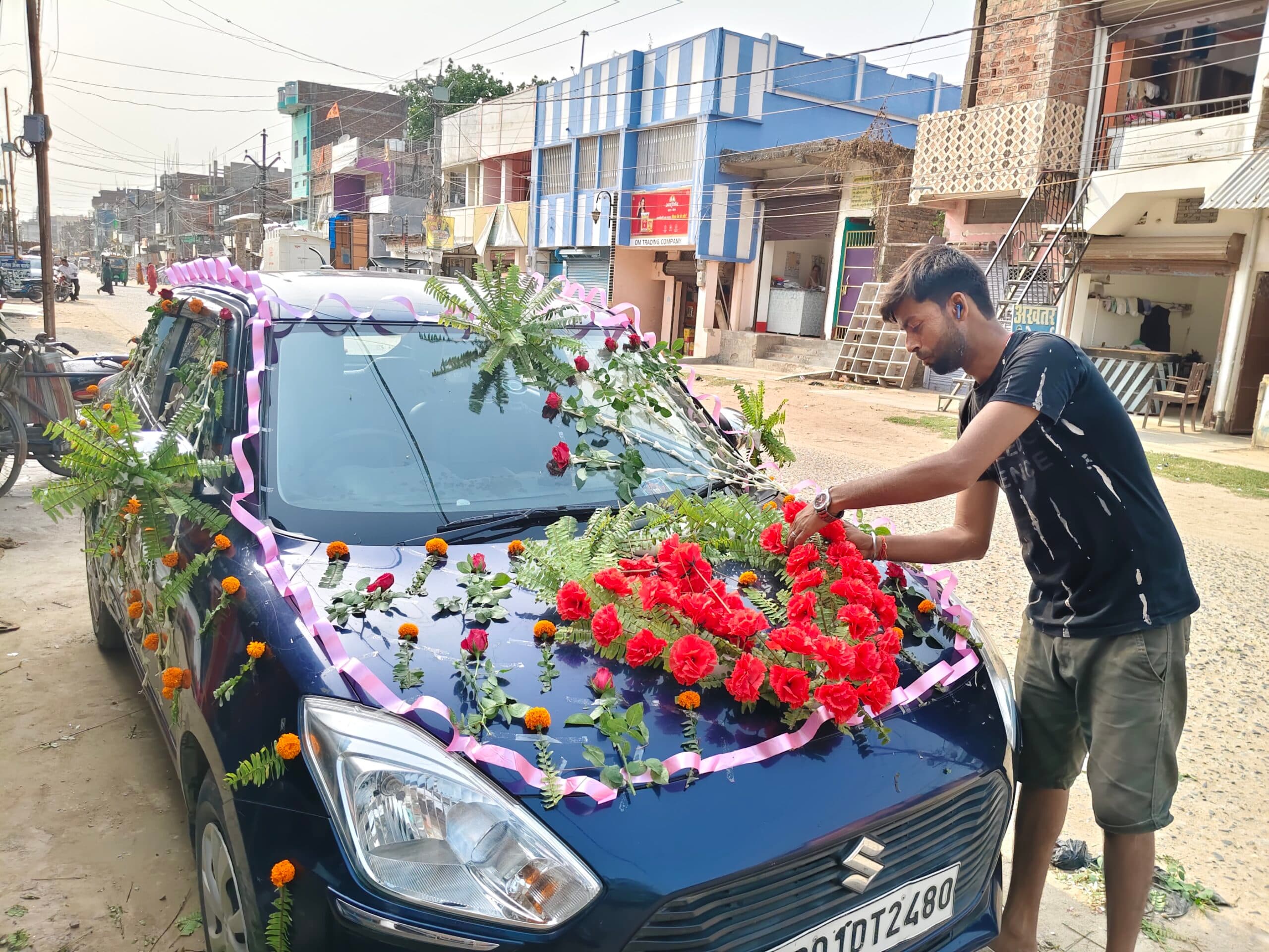 तीन दिनों तक शादियों की धूम, मैरिज हॉल से गाड़ियां तक हैं फुल बुक