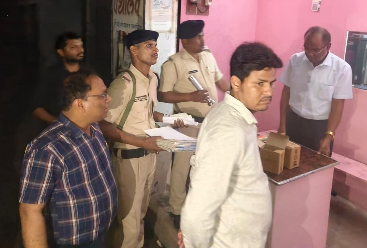 एसडीएम के नेतृत्व में टीम ने अवैध क्लिनिक व पैथोलॉजी को किया सील